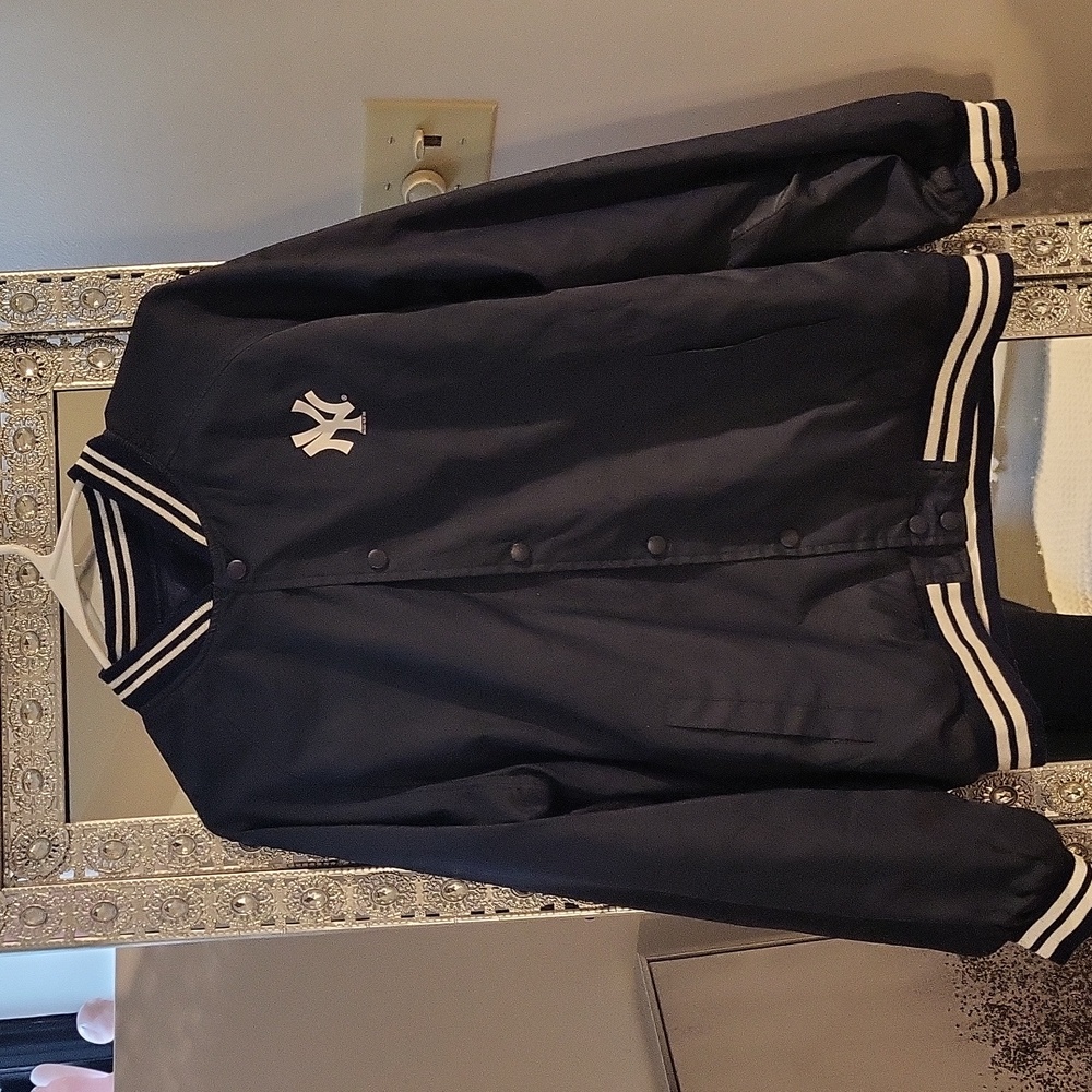 VINTAGE NAVY BLUE SATIN NEW YORK YANKEES REVERSIBLE TRACK JACKET🗽 - Picture 5 of 7